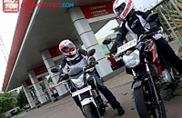 Honda CB150R Vs Yamaha New V-Ixion, Konsumsi BBM Beda Tipis!