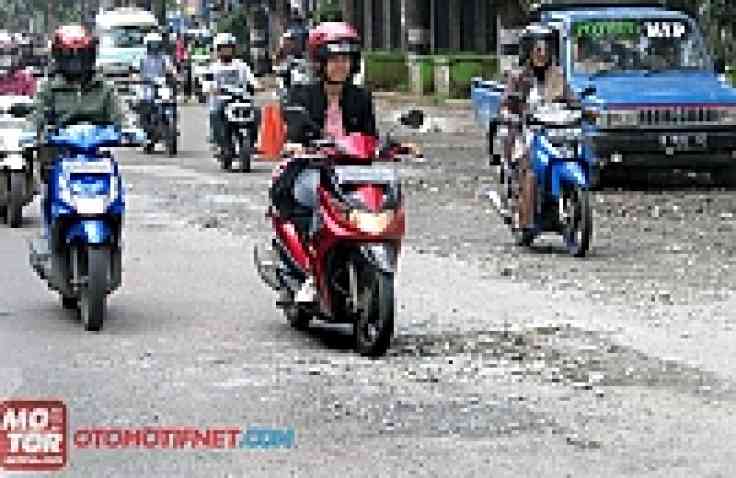 Komponen yang Rawan Rusak Saat Hantam Jalan Berlubang