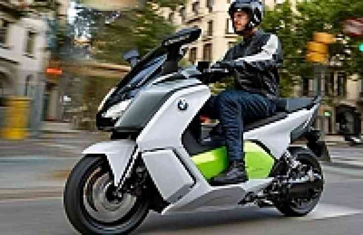 Skuter Listrik BMW C evolution Sanggup Tembus 120 km/jam