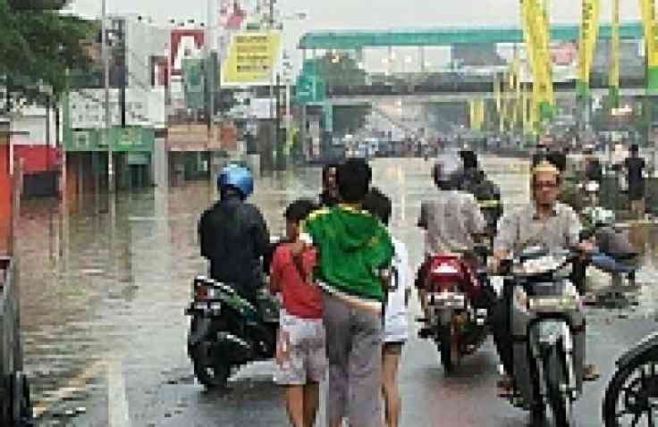 Banjir Nasional Pengaruhi Turunnya Penjualan Motor