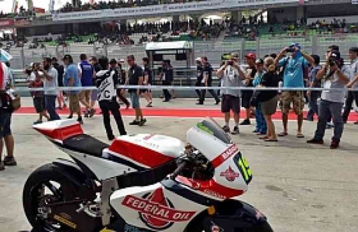 Pit Walk MotoGP Malaysia, Paddock Federal Oil Gresini Moto2 Heboh! 