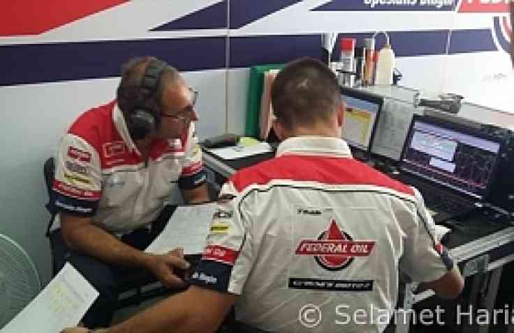 Laporan Blogger Peserta Federal Oil Goes To Sepang, Mengulik Paddock (3)