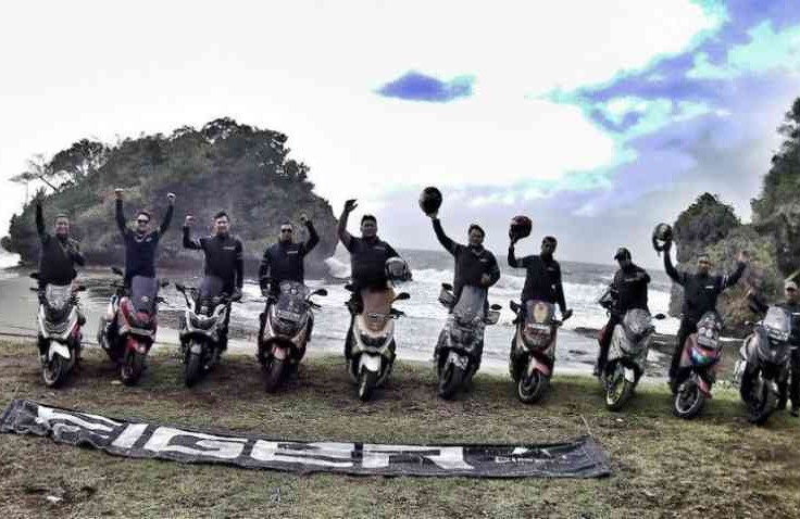 Max Owners Bekasi (MOB) Touring Dan Camping ke Pantai Madasari, Keren!