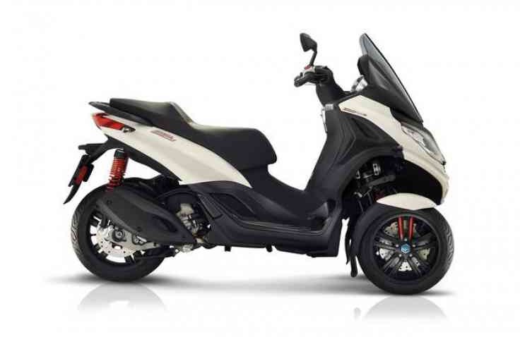 Piaggio MP3 300 hpe Motor Tiga Roda yang Lincah dan Agresif