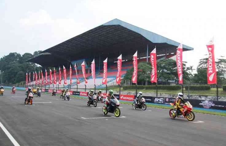 Bikers Honda Uji Kemampuan Balap di CBR Race Day 2018