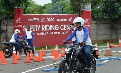 Wahana Bekali Jurnalis Berkendara Aman