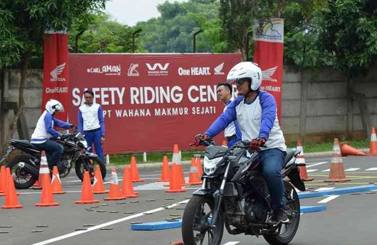 Wahana Bekali Jurnalis Berkendara Aman