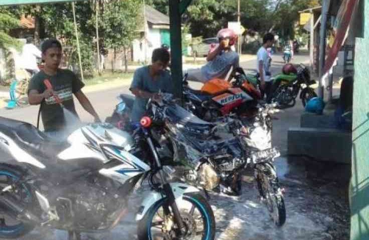 Supaya Motor Aman Setelah di Cuci, Begini Cara Mencuci Motor Yang Benar