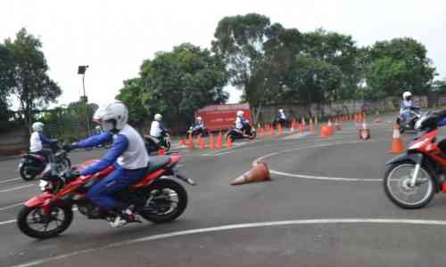 Terapak Protokol Kesehatan, Para Pelajar di Tangerang Dapat Edukasi Safety Riding