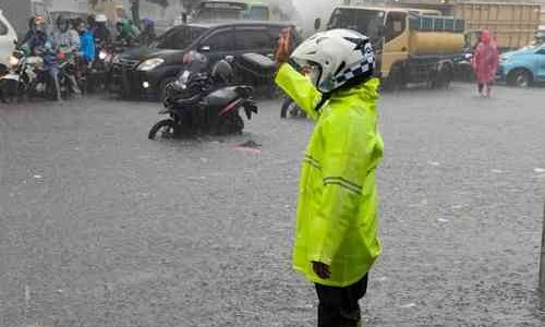 Pertolongan Jika Motor Mogok Akibat Menerjang Banjir