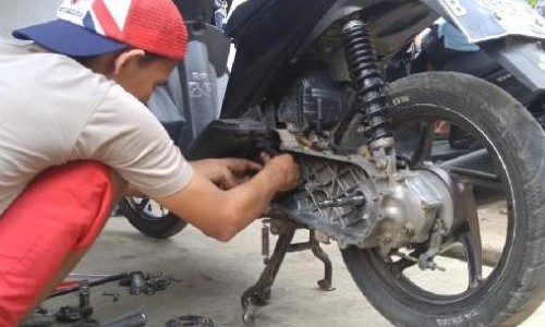 Cara Perawatan Motor Sendiri, Bisa Dikerjakan di Rumah Saat Akhir Pekan