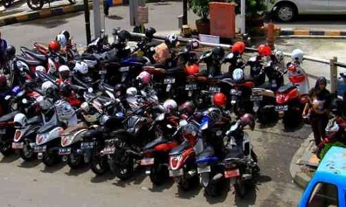 Lima Tips Aman Parkir Motor Kesayanganmu, Nomor Empat Paling Penting